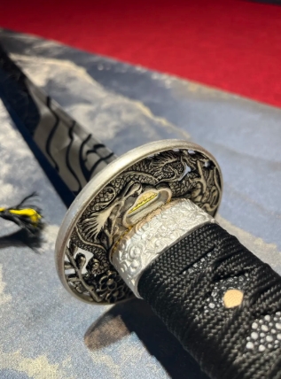 �е�̫�����ˣ�����ǹ��������� ͨ����ڣ�ֻ�е���һĨ������ҹ����������⡣ ̫���ձ��ֵ�����򵶾Ӻϵ�һ�峤����