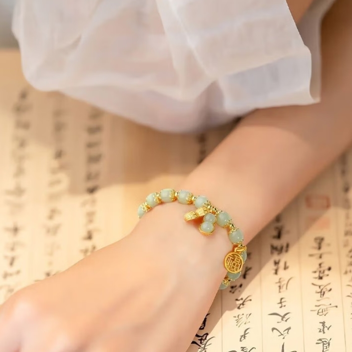 ���۳���Ҫ���ӵ����� ���շ�Χ�о���С����ֱ�����������»�����ɫ�������������ᣬ�԰���ɫ�����ķ�ɫ����������С���鶯��