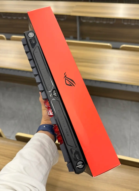 ��ҹ��� �Ǽ��µı��� ROG��ҹ���ħ��ʿAce HFX����羺��Ϸ��е����Gasket�ṹ8K�ر���FP