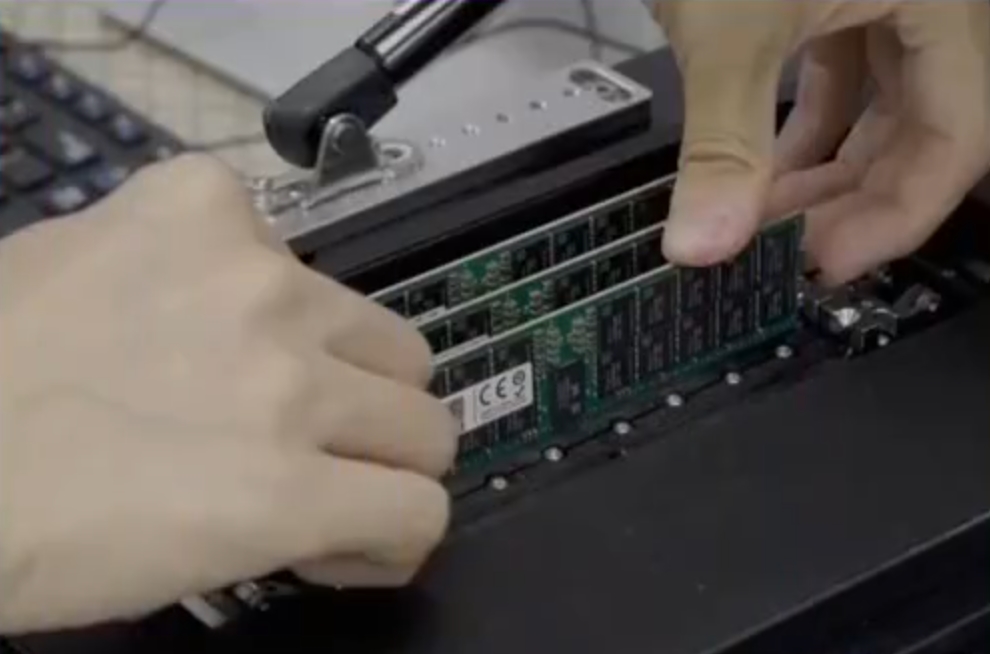 32G�ڴ�����Լ3000Ԫ ���գ���ý����������ڻ�ǿ�����������߷÷��֣�����װ��������Ȼæµ�����̻���̸������ȴ�ǡ��Ǽۡ���